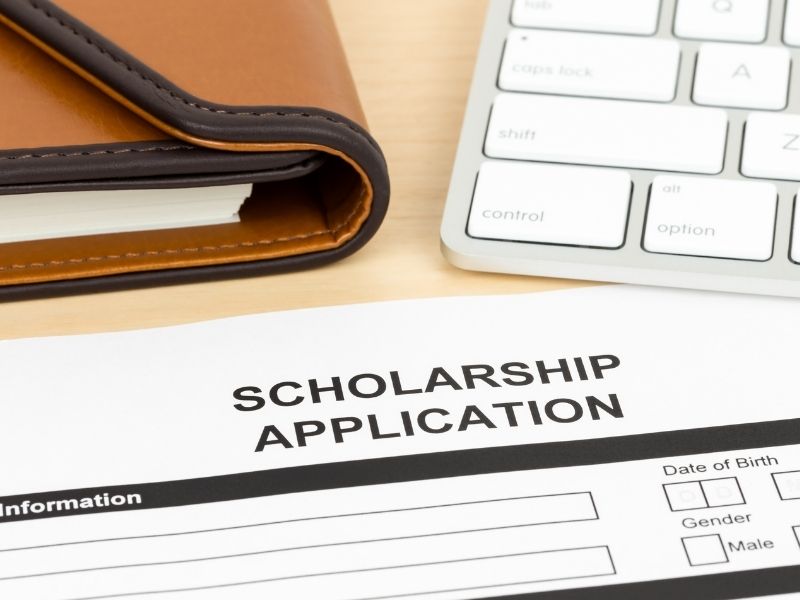 Burs Başvuruları ve Öğrenciler İçin Fırsatlar