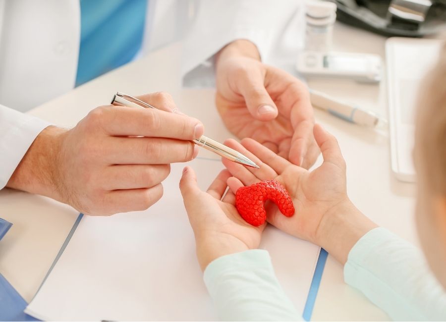 Hormonal Dengenin Anahtarı: Uzman Endokrinoloji Desteği